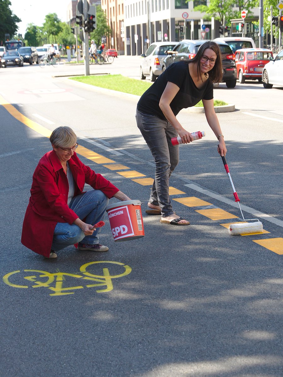 Seit Jahren setzt sich die SPD Haidhausen für einen sicheren Radweg in der Rosenheimer Str. ein. Mit dem Beschluss des Stadtrats gibt es seit gestern einen #PopUpRadweg 
Wir setzen uns auch für eine dauerhafte bauliche Lösung ein. #MehrPlatzfuersRad