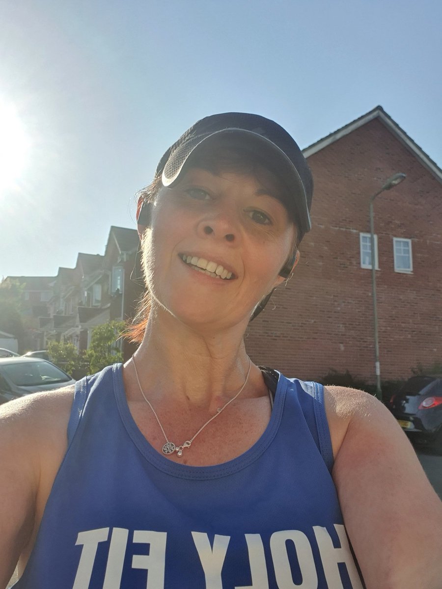 JulieNDaleSW's tweet photo. Omg I thought an early morning run would be easier ...how wrong....what a hot sweaty mess &amp; couldnt even make the 6 mile mark ...be careful if you're out &amp; about today....
#holyfit
#13milesformind
#slimmingworld
#keegoing https://t.co/cTWPArLEkg