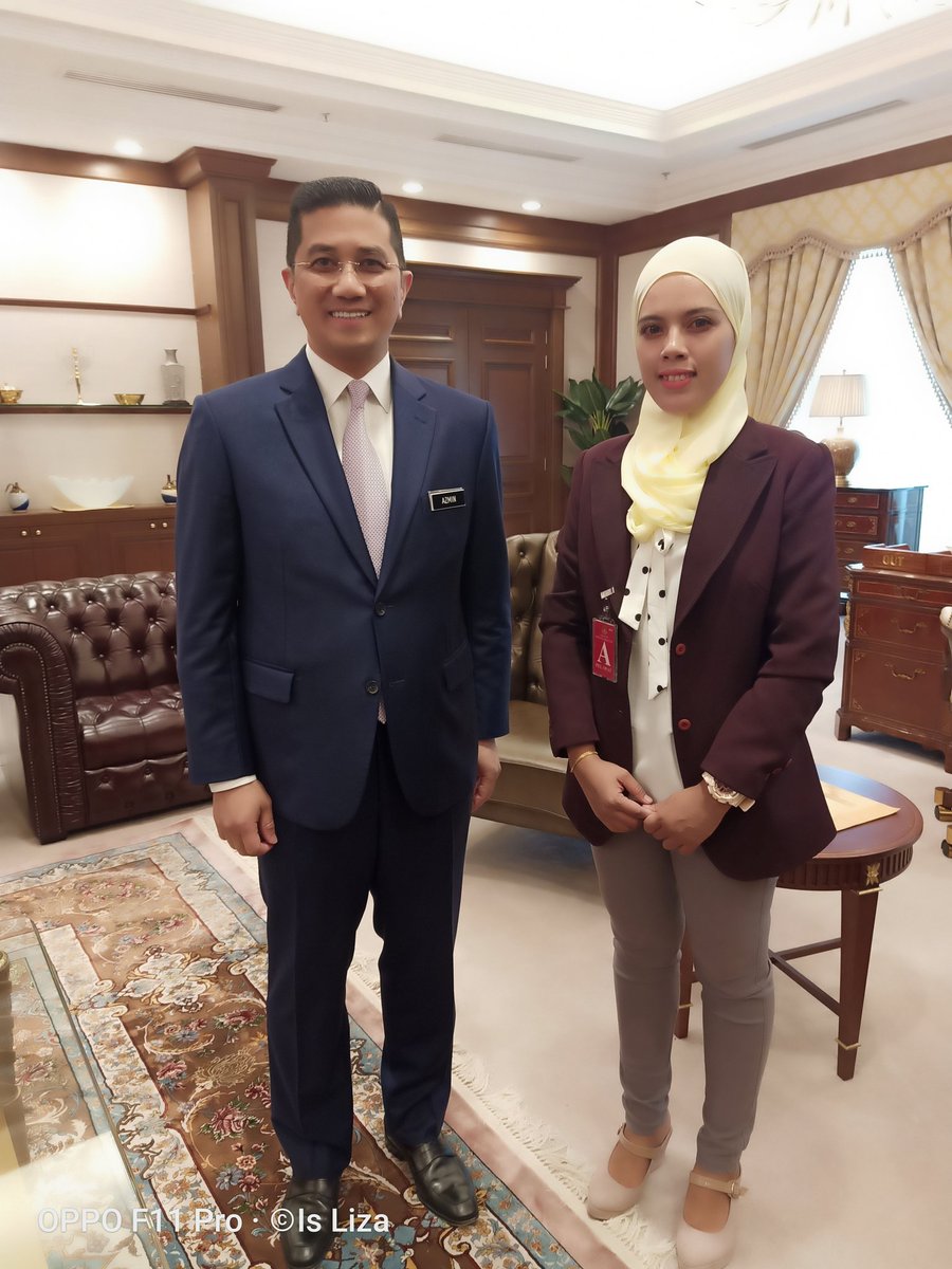 Liza4Is's tweet photo. Kunjung hormat kepada menteri kanan malaysia @AzminAli https://t.co/A8ZL1ACeTq