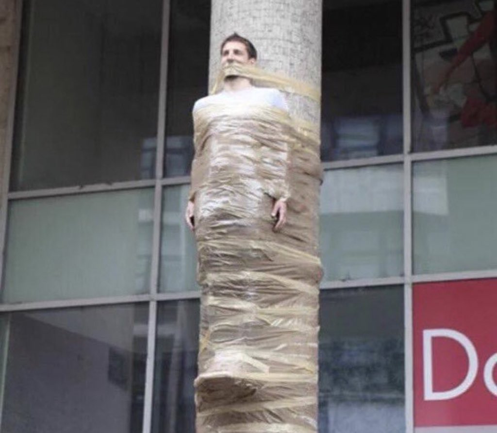 Na, na. 
Ez lawik qet aciz nakim.
Dizanî ez ne hesûd im.