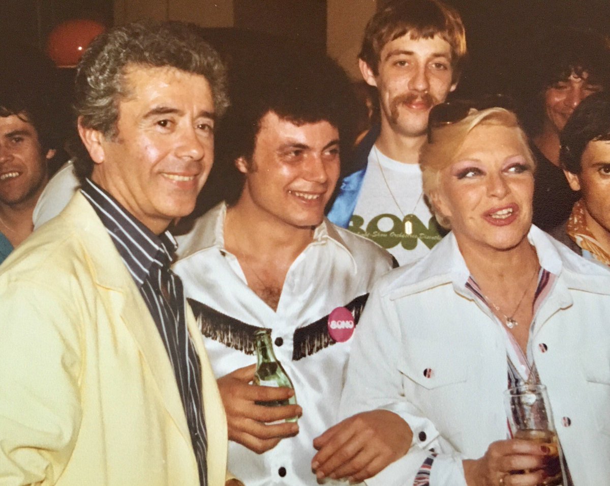 FortunPELLICANO's tweet photo. Extraits du très bel article de @stevenlecornu sur le 1er championnat de France des Disc-Jockeys en 1979.Ce retour me permet de me rappeler de mon titre de Vice-champion de France obtenu derrière Ago,un  homme attachant.Article complet sur le lien suivant
https://t.co/QIJ2MxOGyX https://t.co/aXHNnfalWt