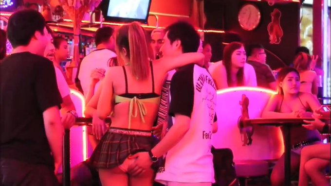 แต่งตัวแบบนี้บ้างดีกว่า ชอบจัง  https://t.co/YLAzODnWc2 แต่ว่าคลิปนี้ไม่ค่อยเกี่ยวอะไร ถถ ชอบแค่ช่วงจับก้นนี่เฉยๆ<a href="/tag/cockcage"class="tags"><span>#cockcage</span></a><a href="/tag/peniscage"class="tags"><span>#peniscage</span></a><a href="/tag/%E0%B8%A5%E0%B9%87%E0%B8%AD%E0%B8%81%E0%B8%84%E0%B8%A7%E0%B8%A2"class="tags"><span>#ล็อกควย</span></a>