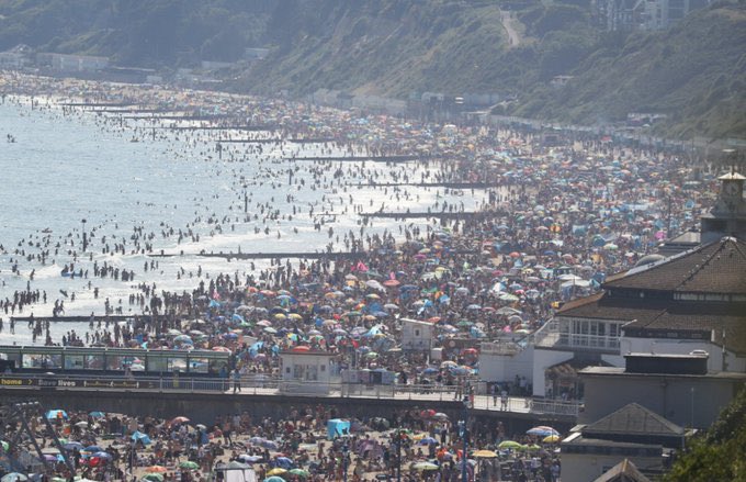 12 tonnes of rubbish left on Bournemouth beach yesterday. People had even defecated in burger boxes & left on beach. We are creating a pandemic & pollution hell on Earth #Covid19UK #plasticpollution