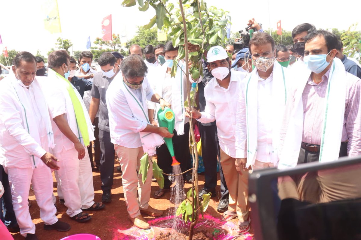 chmallareddyMLA's tweet photo. తెలంగాణకు హరితహారం 6వ విడత కార్యక్రమాన్ని దుండిగల్ లో వర్కింగ్ ప్రెసిడెంట్ కే.టి.ఆర్ గారి తో కలిసి ప్రారంభించడం జరిగింది.    
@TelanganaCMO @trspartyonline @KTRTRS @YadavTalasani @RajuShambipur @naveenktrs @bonthurammohan @Collector_MDL @kp_vivekanand @mkrkkpmla @trsrajasekhar https://t.co/TndqWIWct2