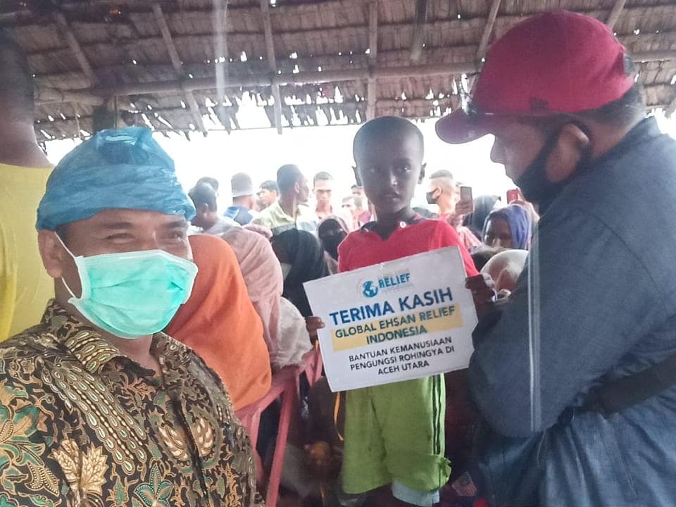 GER_Indonesia's tweet image. Tadi sore (25/06), bantuan kemanusiaan berupa makanan untuk pengungsi etnis Rohingya yang terdampar di Aceh Utara telah tersalurkan untuk tahap awal.

#Emres #GlobalEhsanRelief #Rohingya #Pengungsi #RohingyaRefugees #Aceh #AcehUtara #care #charity #humanity