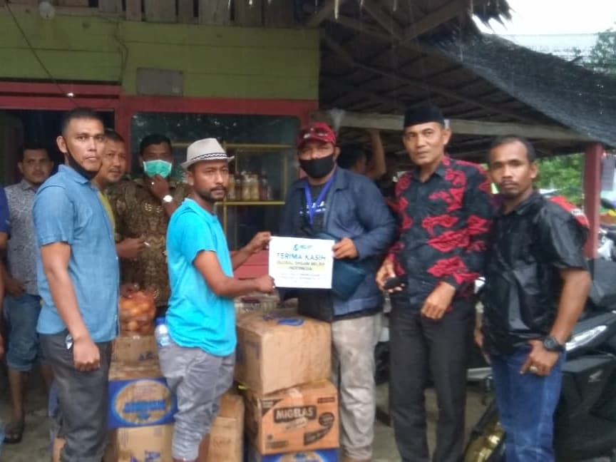 GER_Indonesia's tweet image. Tadi sore (25/06), bantuan kemanusiaan berupa makanan untuk pengungsi etnis Rohingya yang terdampar di Aceh Utara telah tersalurkan untuk tahap awal.

#Emres #GlobalEhsanRelief #Rohingya #Pengungsi #RohingyaRefugees #Aceh #AcehUtara #care #charity #humanity