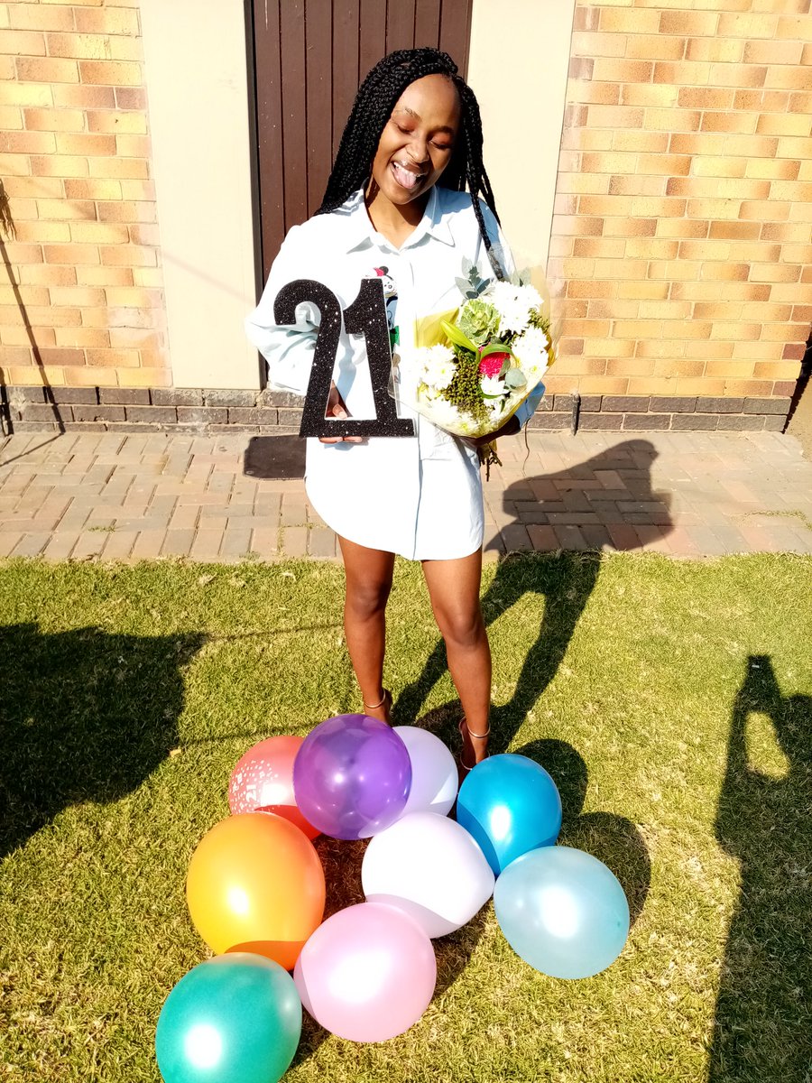 ONIKWA86537550's tweet photo. Happy 21st birthday to my beautiful self 🎉💐🎂😍🎊💕🎁❤️❤️🔥 https://t.co/dIOOaw7vzn