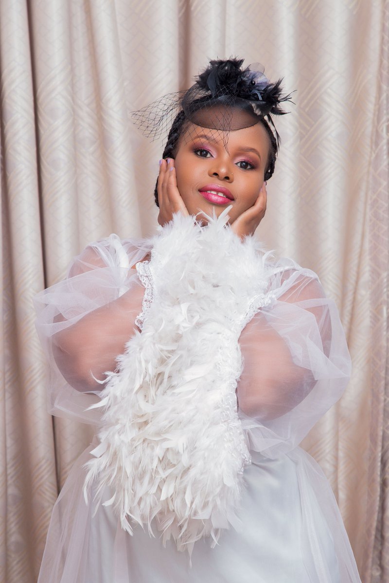 fameevents_'s tweet photo. Get time off with your clients and relate๐ remember they just hired for their entire day and life time memory๐๐
She had all the poses indeed keep it #FameEvents https://t.co/sRaTsh3hPh