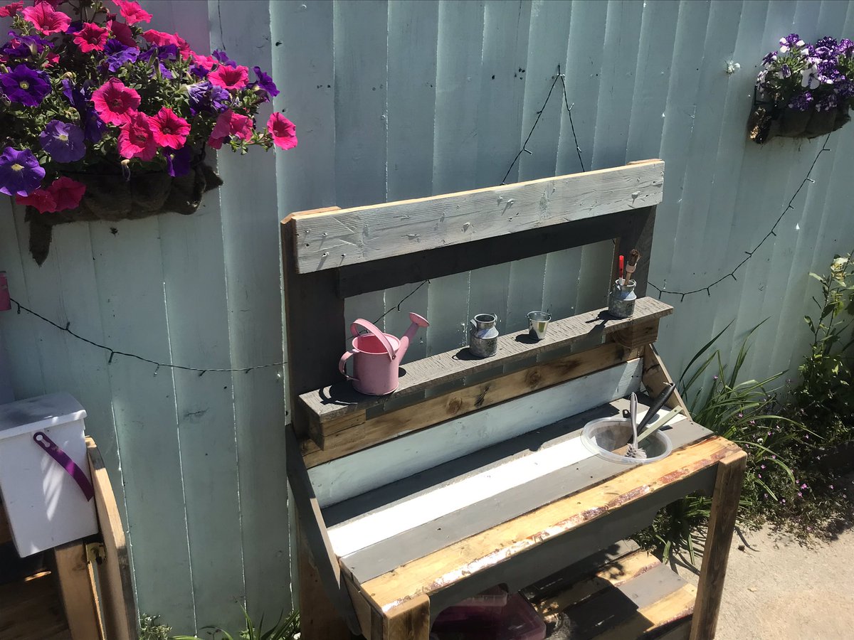 red4custommade1's tweet photo. Child’s mud kitchen , hours of fun to be had . Hand made from reclaimed wood.£65 local delivery possible .bridport ,Dorset  #rustic #mudkitchen #handmade #outdoortoys https://t.co/AISAwLIUwT