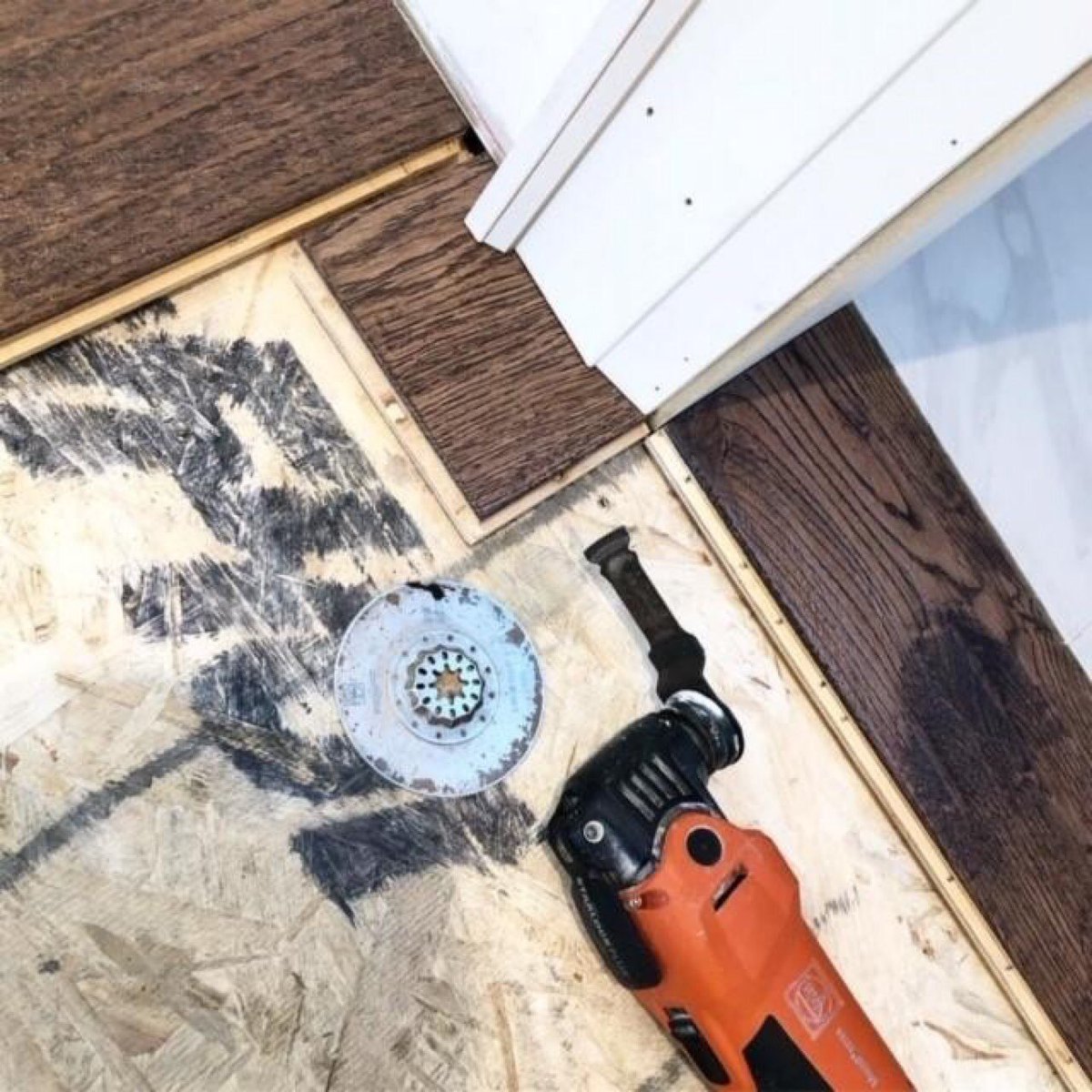 FEIN_UK's tweet photo. Still the best way to go when undercutting door linings &amp; casings, in my opinion from @thetoolaholic 👌

#flooring #multitool #fein #floors #woodflooring #feinuk #feintools #multimaster #woodfloors #woodfloor #woodenflooring #powertools #tools https://t.co/ApJeu7ShPG