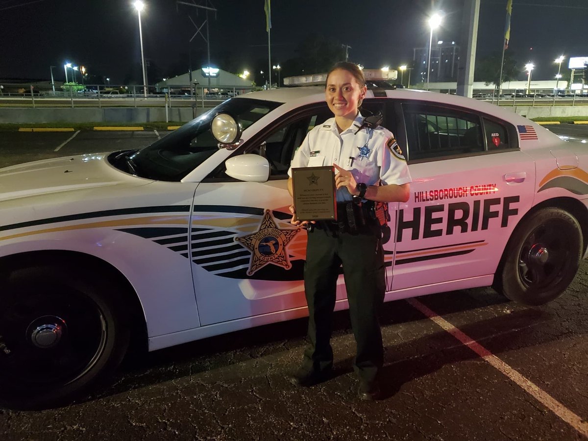 HCSOSheriff's tweet photo. ❤️ YOUR SUPPORT MATTERS ❤️ ⠀
At 4 a.m., #teamhcso got a pleasant surprise. A man sought out these deputies to give them this plaque to show his support and to thank them for working the late shift. ⠀
RETWEET if this made you smile. ⠀
⠀ https://t.co/VfJ40Q2JaO