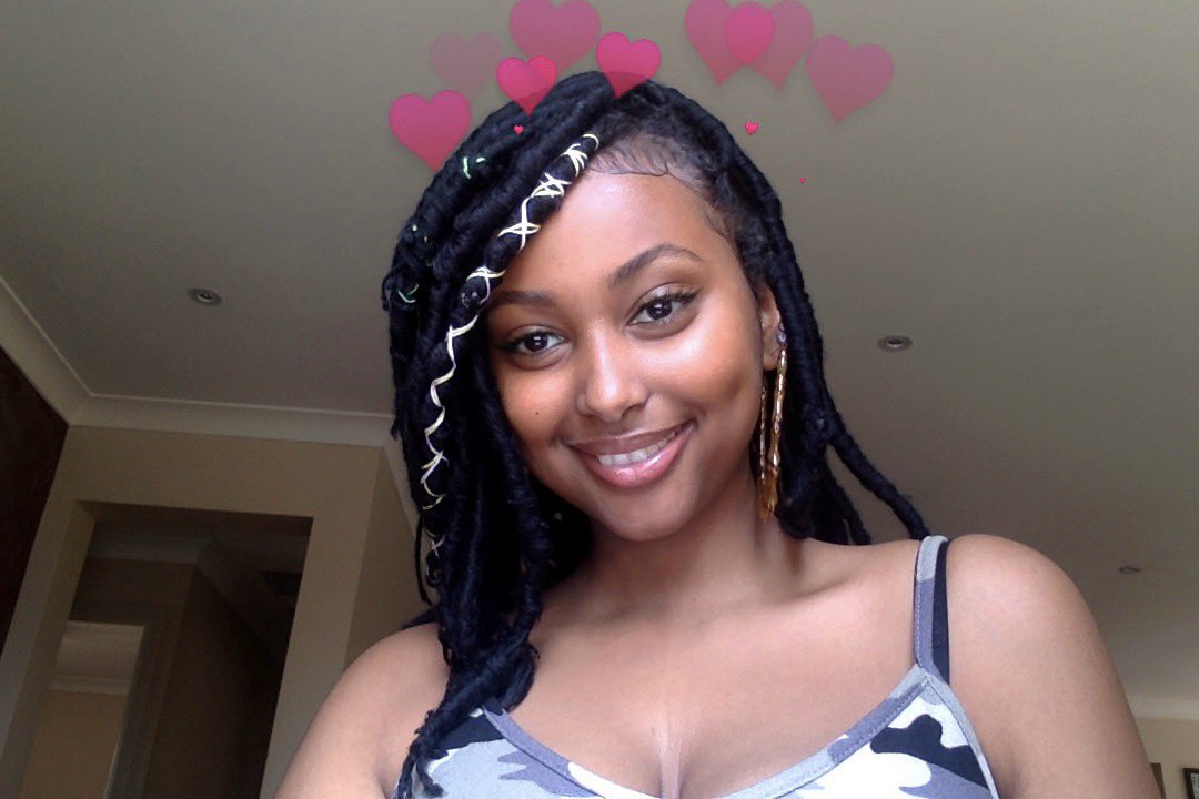 savadistana's tweet photo. Me in locs 😓😣😢😭 https://t.co/rJLmd4StSs