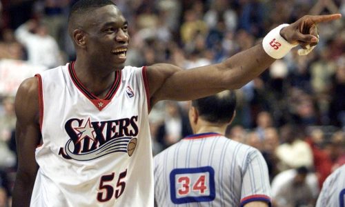 [happy birthday] La montagne Dikembe Mutombo face aux Raptors en playoffs 2001  
