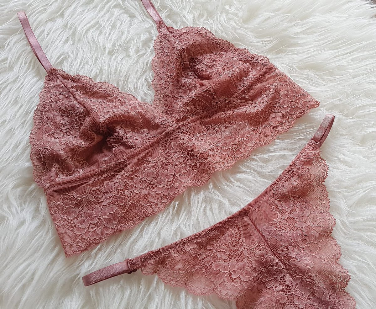 BraletTr's tweet photo. Marla Gül Kurusu Bralet Çekilişi 🥳
✔️ Hesabımızı takip edip,
✔️ Bu tweeti RT'leyen
✔️ https://t.co/ida0s8JKOB bağlantısı üzerinden Twitter kullanıcı adını yazıp çekilişe katılan,
3 şanslı takipçimize görseldeki takımı hediye ediyoruz. 
Pazar akşamı 9'a kadar katılabilirsiniz ❤️ https://t.co/tjxmpe0Qdz