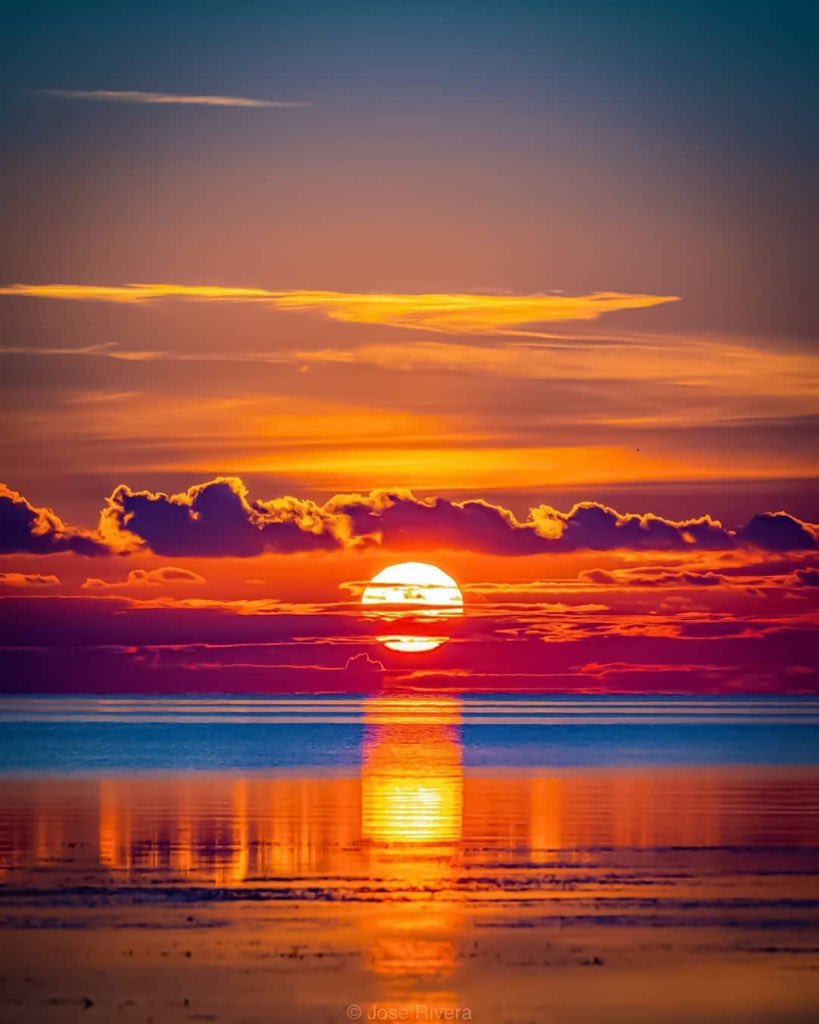 amberoneal1's tweet image. #sunrise &amp;amp; #sunsets are life 
#positivetweets
