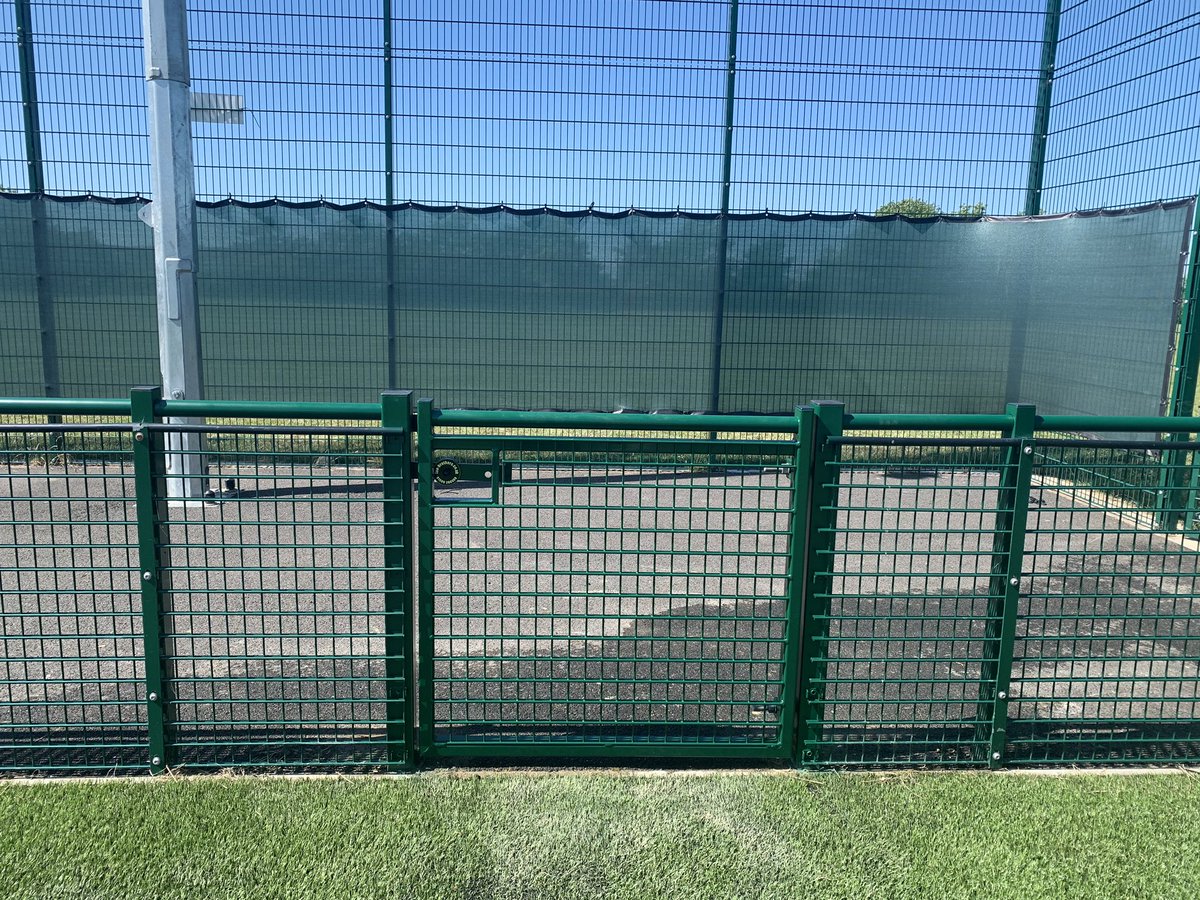 TheNewCroft's tweet photo. Big thank you to Lee Brothers Fencing who have today installed another entry gate onto our @TheNewCroft 3G pitch to help reduce congestion when our 3G pitch reopens. #safetyfirst #reducingcongestion @HaverhillRovers @HB_FC https://t.co/ghGXndNfTT