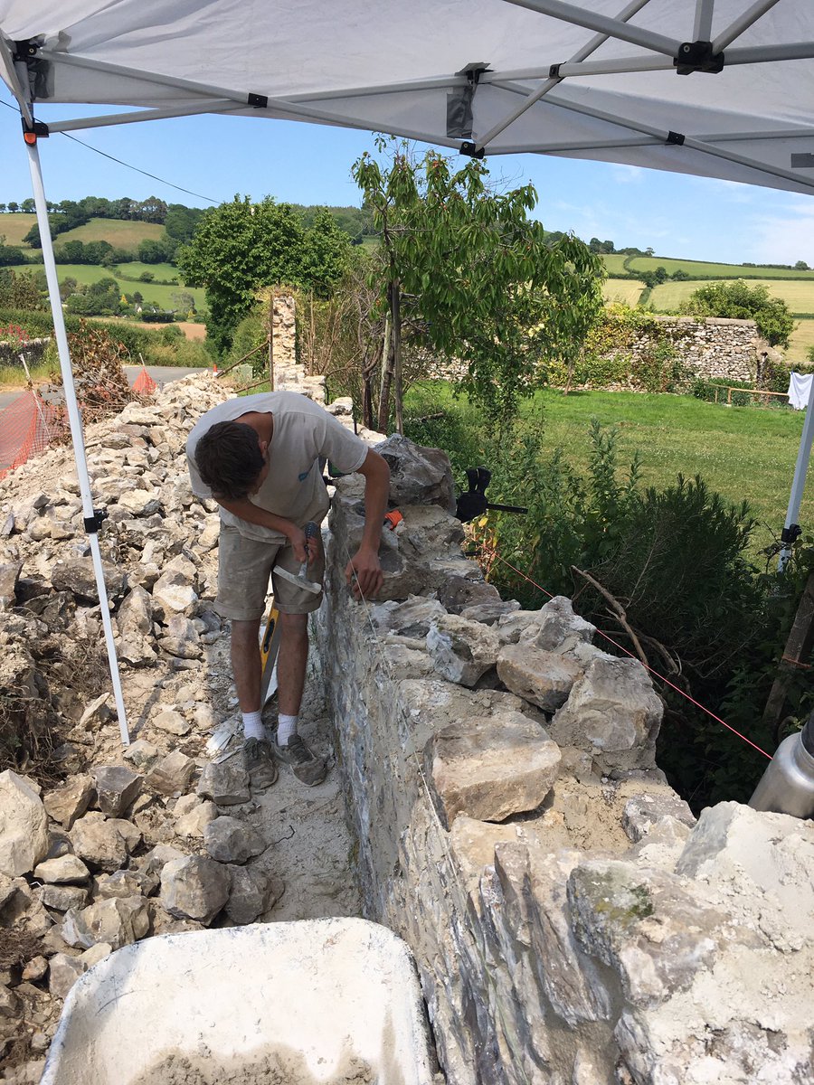 rsmithsoil's tweet photo. Cherts and flints are found in local buildings.  
Proud to see Jake building a traditional lime-and-stone wall complete with Cretaceous fossils.
#withoutcement! https://t.co/eCVwknErSD