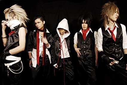 Some of the vkei acts I liked from that time include the GazettE, Miyavi, SCREW, and vistlip. They often perform(ed) rock music with nu-metal and hard rock influences, and visually had darker aesthetics...