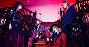 The late 2000s and early 2010s continued many of the trends as seen before. Many bands began to perform overseas, and some even performed anime OP/EDs. Some of the biggest 2010s' bands who usually perform harder rock songs include FEST VAINQUEUR, Pentagon, Mejibray and DIAURA...