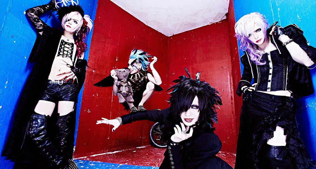 The late 2000s and early 2010s continued many of the trends as seen before. Many bands began to perform overseas, and some even performed anime OP/EDs. Some of the biggest 2010s' bands who usually perform harder rock songs include FEST VAINQUEUR, Pentagon, Mejibray and DIAURA...