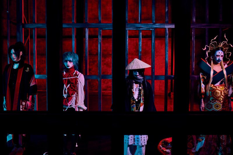 A few more younger, current bands I know of, because they deserve the spotlight and I'm sick and tired of people saying that only old-school vkei is good and modern vkei is dead. Here's Xaa Xaa, Rides in ReVellion, Amai Bouryoku and Kizu!