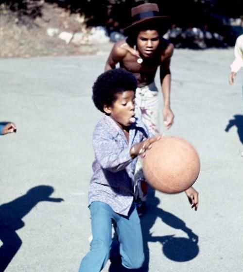 Ballislife.com on Twitter: "Michael teaching Jordan how to dance! https://t.co/jfZq7WkYNG" / Twitter