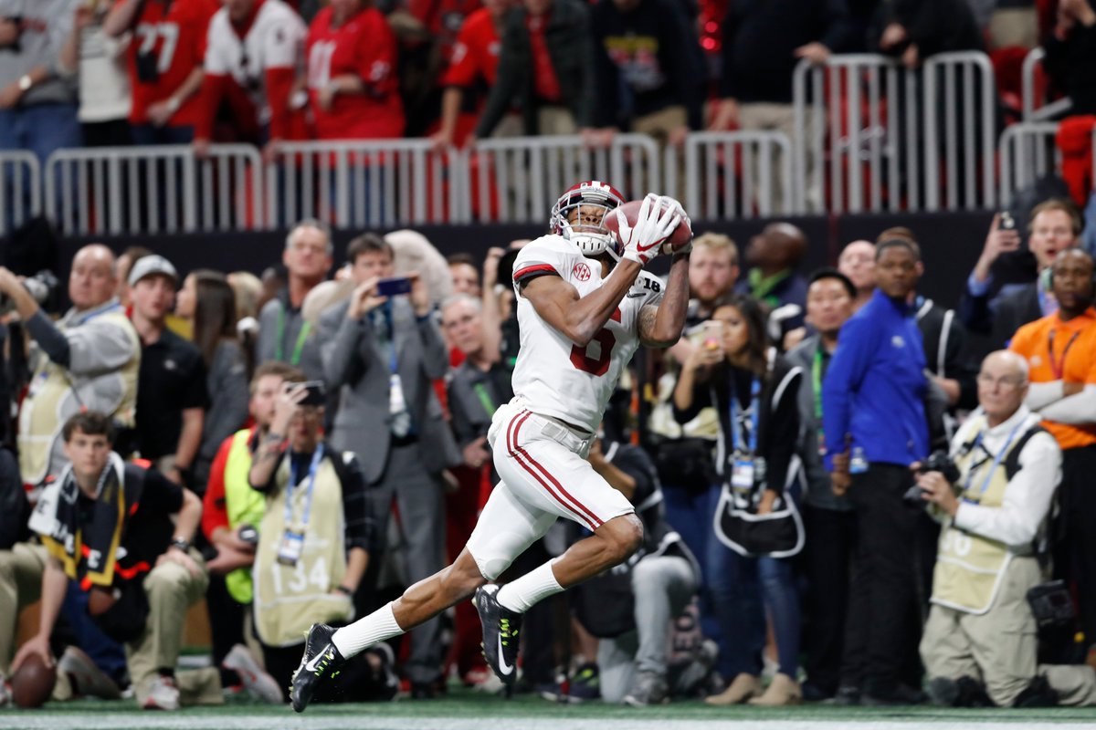 AlabamaFTBL's tweet photo. Moments of the Decade | January 8, 2018

“Tagovailoa, trying to make up for it, fires to the end zone…TOUCHDOWN! ALABAMA WINS! True freshman to true freshman – Tagovailoa to DeVonta Smith!"

#RollTide https://t.co/Y7H6JWqlEU