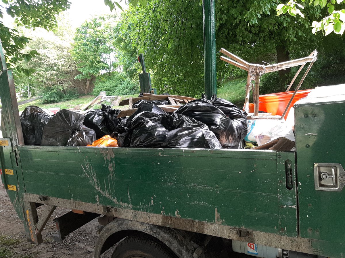 With another hot one predicted @ParksSheffield and @Amey are putting out more bins, with extra staff emptying bins more often. 
Help us out though – please take your rubbish home and recycle it if the bins are full!
