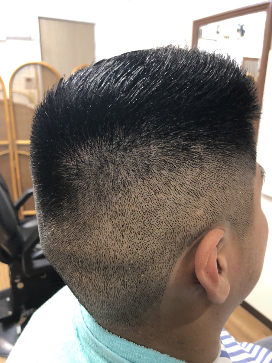 YScut_'s tweet photo. 学生さんから社会人まで幅広い年代の方に人気なフェードカット🤩
ハサミで最後に仕上げて完成です🔥🔥
.
.
.
#バーバースタイル #フェードカット #フェードカット刈り上げ #メンズカット #学生カット #八王子 #YScut https://t.co/h0llvRTF6d