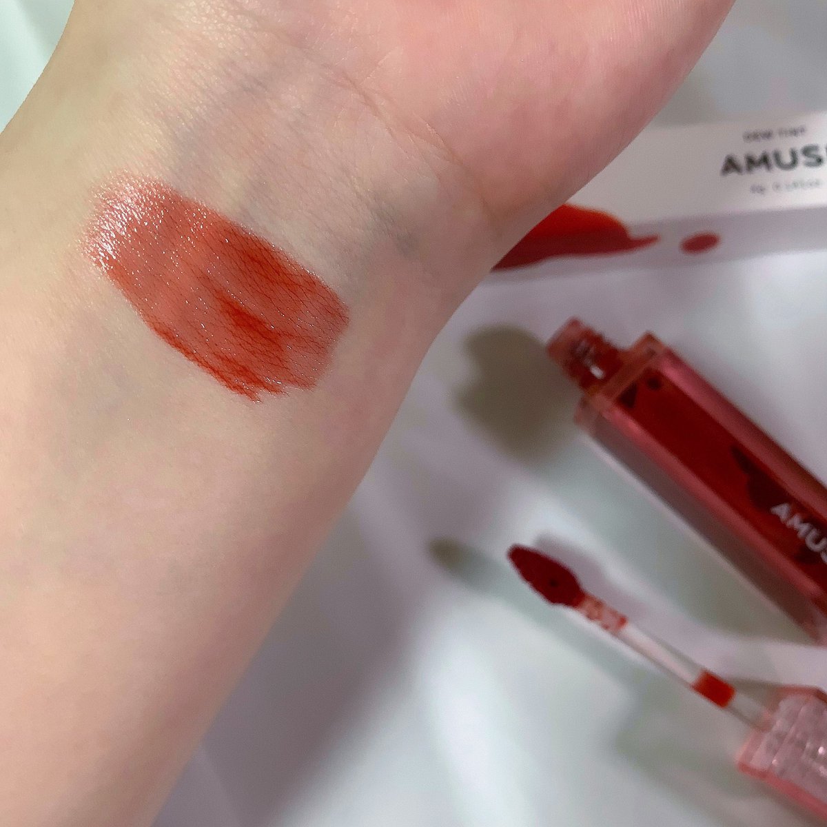 柔肌 Amuseのデューティント 07 花様年華 スルッと塗れてツヤツヤみずみずしい 色持ちも良い 想像以上に良い オレンジ ブラウンみある透け赤もおしゃれでグッ 着画は薄く二度塗りで濃いめ 真ん中に塗ってぼかすのも可愛い あと変な味しない 柔肌 Amuseのデューティント 07 花様年華 スルッと塗れてツヤツヤみずみずしい 色持ちも良い 想像以上に良い オレンジ ブラウンみある透け赤もおしゃれでグッ 着画は薄く二度塗りで濃いめ 真ん中に塗ってぼかすのも可愛い あと変な味しない
