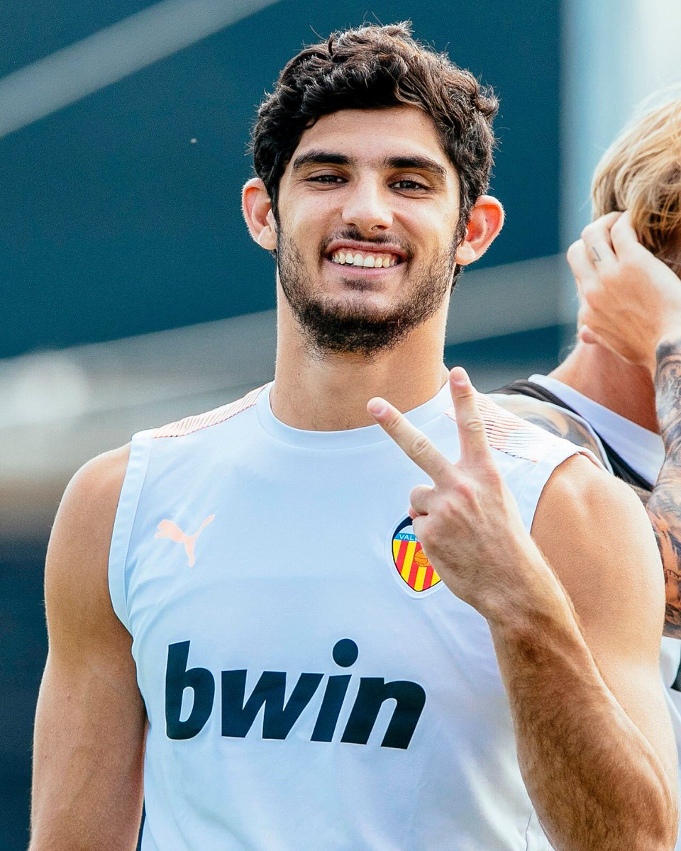 valenciacf's tweet photo. A VAR qué pasa esta tarde 😉💪🏻🦇 https://t.co/GuqWT2yvwj