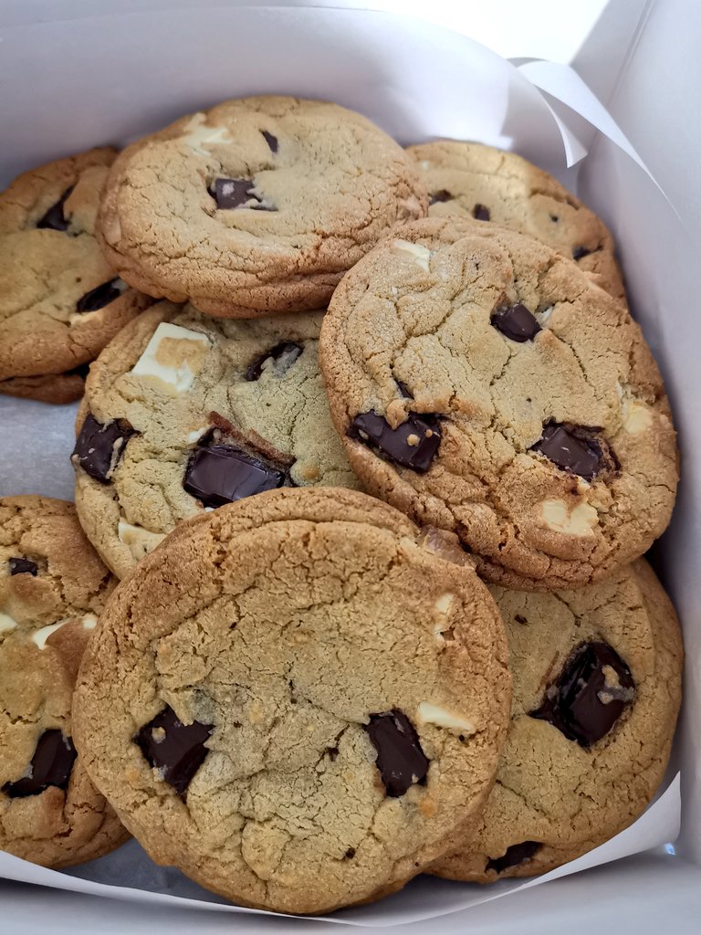 You can now find some of my products on sale in #ColombianCoffeeRoasters in #summerTown #Oxford 😁 delivered fresh twice a week! Check out these giant double chocolate chunk cookies... 🍪🍪🍪