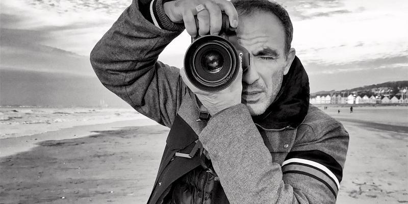 PHOTOS. Nikos Aliagas expose à Cannes, découvrez quelques-uns de ses clichés avant l'inauguration varmatin.com/expos/photos-n…