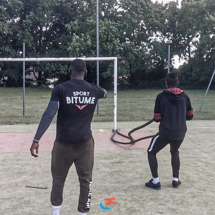 apartassoc's tweet photo. #SportBitume, c’est parti ! Les beaux jours arrivent et c’est la période idéale pour se remettre au sport ! Au programme, du crosstraining et des ateliers sportifs, tout ça avec un même objectif : associer le sport à l’insertion professionnelle ! 🧠💪 https://t.co/JDxv8vCKdM