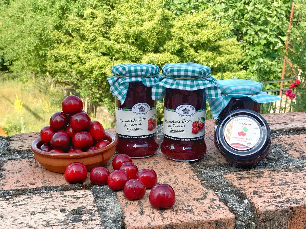 casaalonso's tweet photo. Terminando la campaña de las #cerezas 🍒. Una de nuestras mermeladas estrella ⭐️. https://t.co/cHlzrgJ4H9