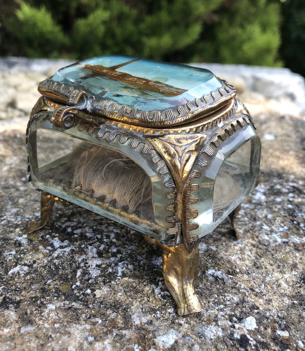 LisaMarieFranks's tweet photo. ☀️It’s Going To Be A Hot One Today! ☀️
This Is A Lovely Time Worn French Bevelled Glass Casket Depicting Blackpool Tower. It Has Been Well Used & Loved As Expected With Age, But Still Displays Well. £28.
#frenchcasket #oldbox #glassbox #blackpooltower #beach #souvenir https://t.co/JeceC8hFXy