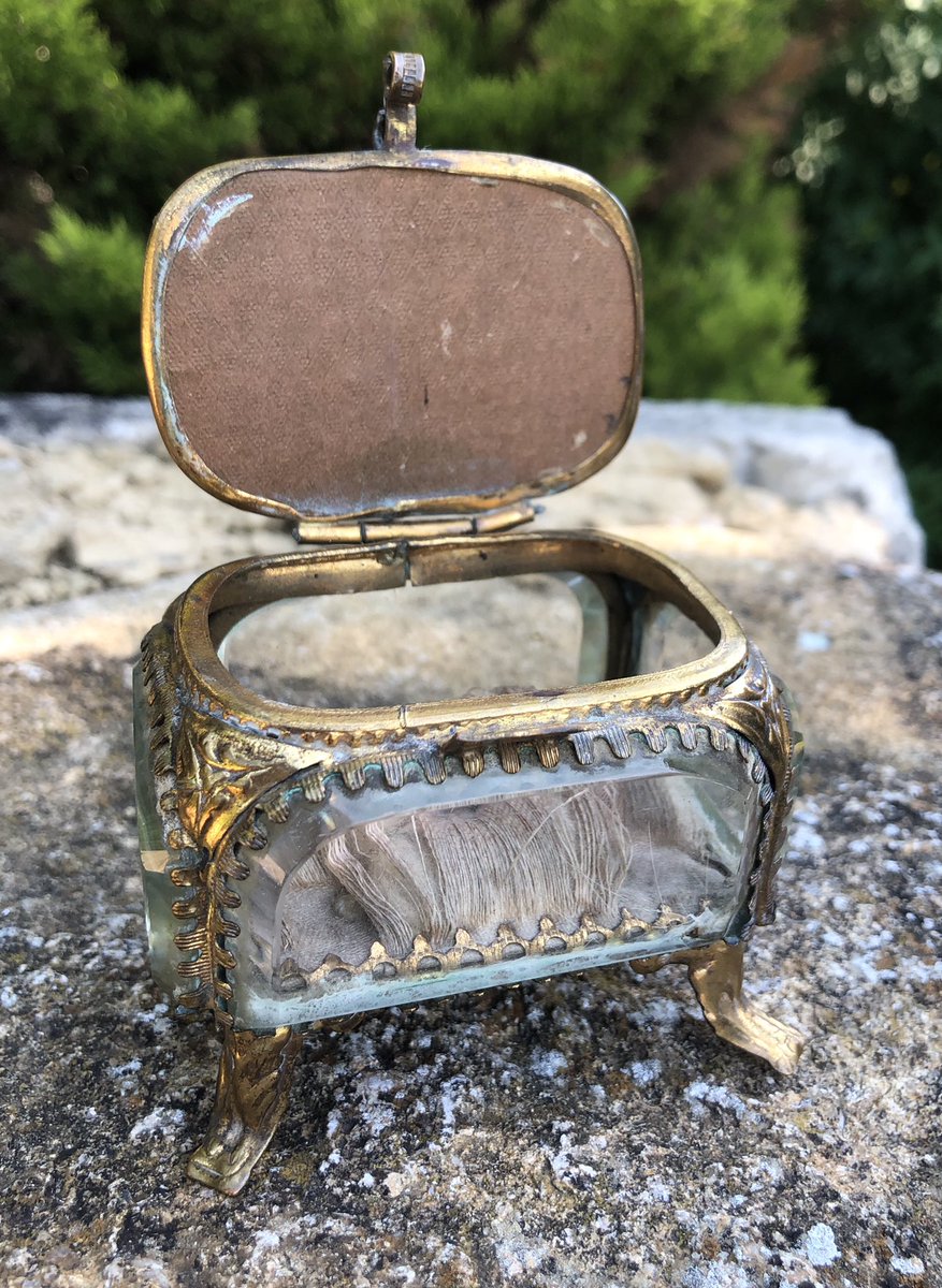 LisaMarieFranks's tweet photo. ☀️It’s Going To Be A Hot One Today! ☀️
This Is A Lovely Time Worn French Bevelled Glass Casket Depicting Blackpool Tower. It Has Been Well Used & Loved As Expected With Age, But Still Displays Well. £28.
#frenchcasket #oldbox #glassbox #blackpooltower #beach #souvenir https://t.co/JeceC8hFXy
