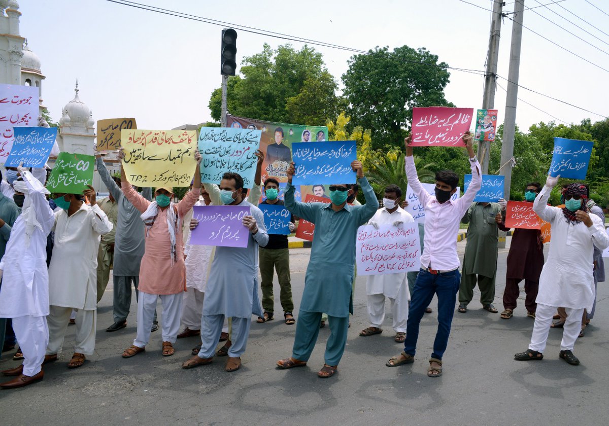 HDurrany's tweet photo. 3800 ملازمین کو نوکری سے نکال دیا ھے 3800 ملازمین کے خاندان عمر ان خان سے سخت نفرت کرنے لگے کوئی فریاد سن نے والے کوئی نہیں ملا زمین بھوک سے مرنے لگے 
#JusticeforLabourOfIbrahimGroup #ibrahimgroup 
@IrshadBhatti336 @haroon_natamam https://t.co/nLU06pVj9c https://t.co/3AMp3RxW1D