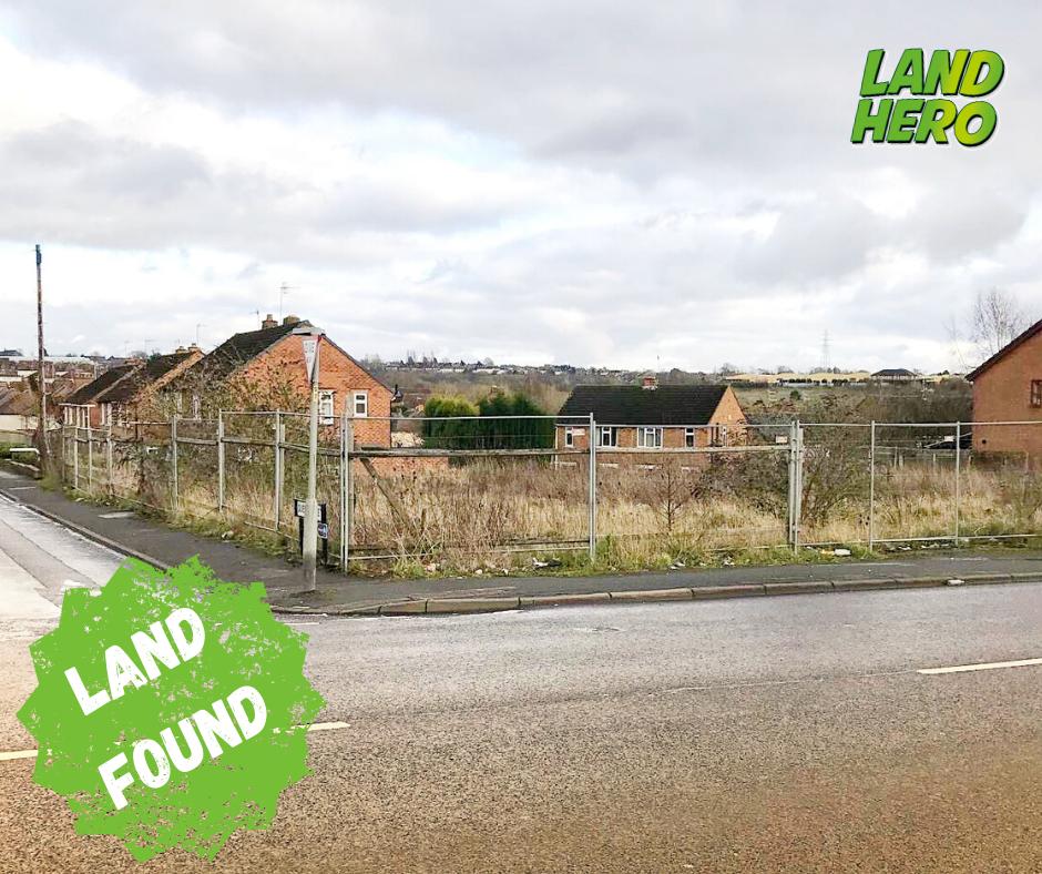 LandHero_UK's tweet photo. 🌱 0.3 acre site in Brierley Hill, a great example of the type of land or buildings we're looking for. The land has been left unused after a pub was demolished, it now looks like this. Surely this land could be used for something better? #land #developmentland #landUK #landhero https://t.co/p4gJs1W22s