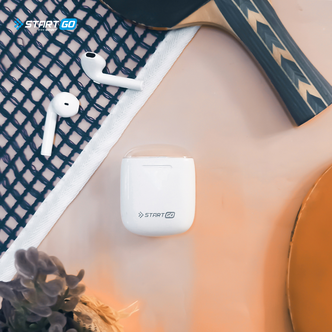 StartGo_id's tweet image. Setelah penat bekerja jangan lupa untuk selalu menjaga kebugaran tubuh, salah satunya dengan berolahraga. Kamu bisa berolahraga sambil ditemani oleh #StartGoTWS2 ! Nah, StartGo Lovers coba sebutin musik apa yang sering kamu dengerin saat berolahraga? 🏓#StartGo #LoveBassLoveIt