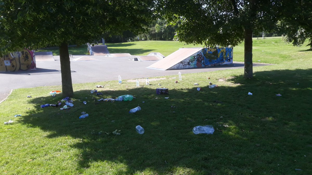 It's  fantastic that people are enjoying our lovely parks 💚 in this glorious 🌞🌞.

Please remember to put rubbish in the bin as you leave the park or #TakeYourLitterHome.

Our crews are working hard in this heat 🌡🔥 but please do your bit too 👍
#BinItDontDropIt #LoveParks