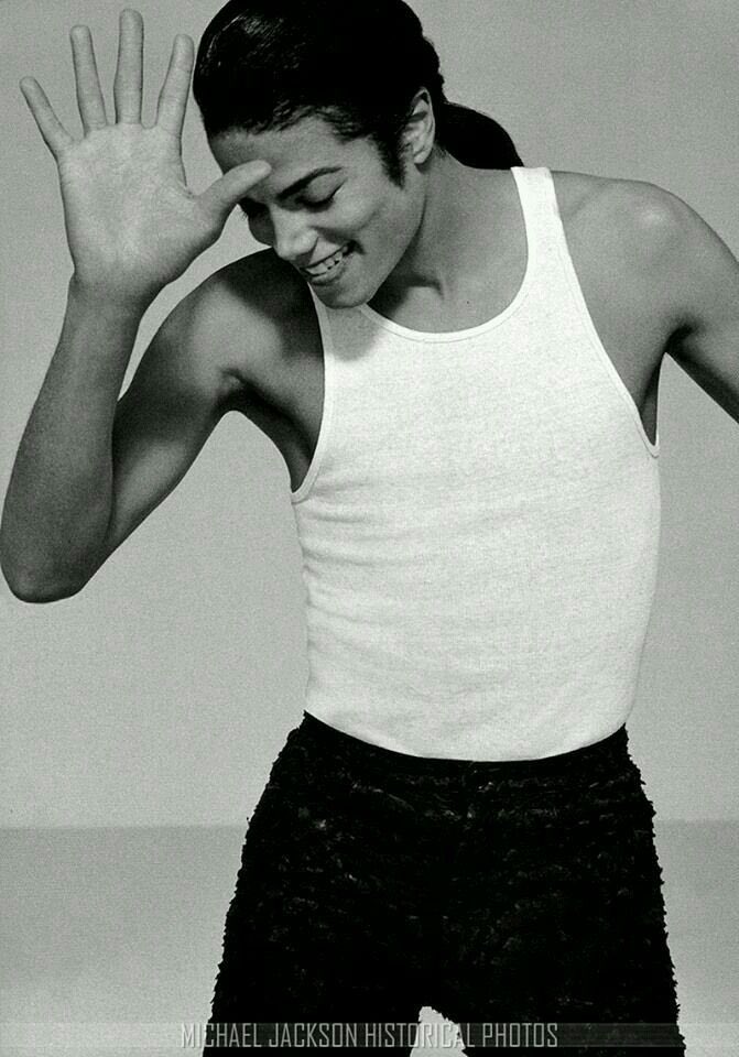 angle0411's tweet photo. #RememberMichaelJackson
I miss you. I miss you. You made us happy. Be happy in the sky. https://t.co/TSPn9yb4FP