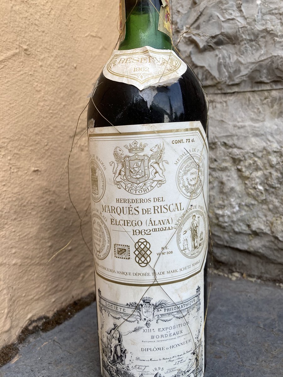 Sumillermurcia's tweet photo. Son momentos q no te esperas @marquesderiscal 

#sumiller #topsala #wine #winelover #worldchampioncopajerez2011 #premiojulisoler2017 #premiosalsadechiles2018 #iwcma2019 #mejorsumiller #premioverema  #lavidapuedesermaravillosa #oldrockersneverdie  #losviejosrockerosnuncamueren💪 https://t.co/GxY5Do6sTx