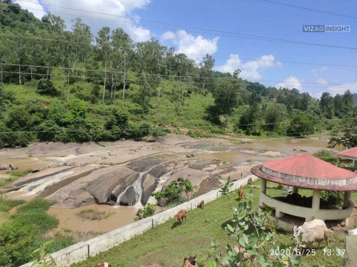 vizaginsight's tweet photo. Chaparai Waterfalls ๐
#Araku #Vizag #CapturedToday https://t.co/yldYY0STw8