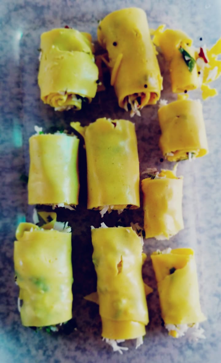 PatrakarKaDhaba's tweet photo. Khandwi by *J* π©
#CookEatProsper
#Khandwi #GujaratiFood #KhandwiRolls #IndianFood #Gujarat #InstaFood #HomeMade #Snacks https://t.co/QuvJN4B5yd
