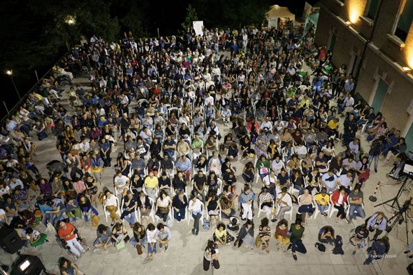 11 audiometraggi e 105 cortometraggi in concorso per l'edizione 2020 del premio #lanellodebole. Le opere provengono oltre che dall’Italia da Svizzera, Spagna, Etiopia, Francia, Iran, Australia e Libano.
<a href="/ComCapodarco/">Comunità Capodarco</a> <a href="/AndreaPellizzar/">Andrea Pellizzari</a> #cinema  #radio capodarcolaltrofestival.it/news/2020/06/o…