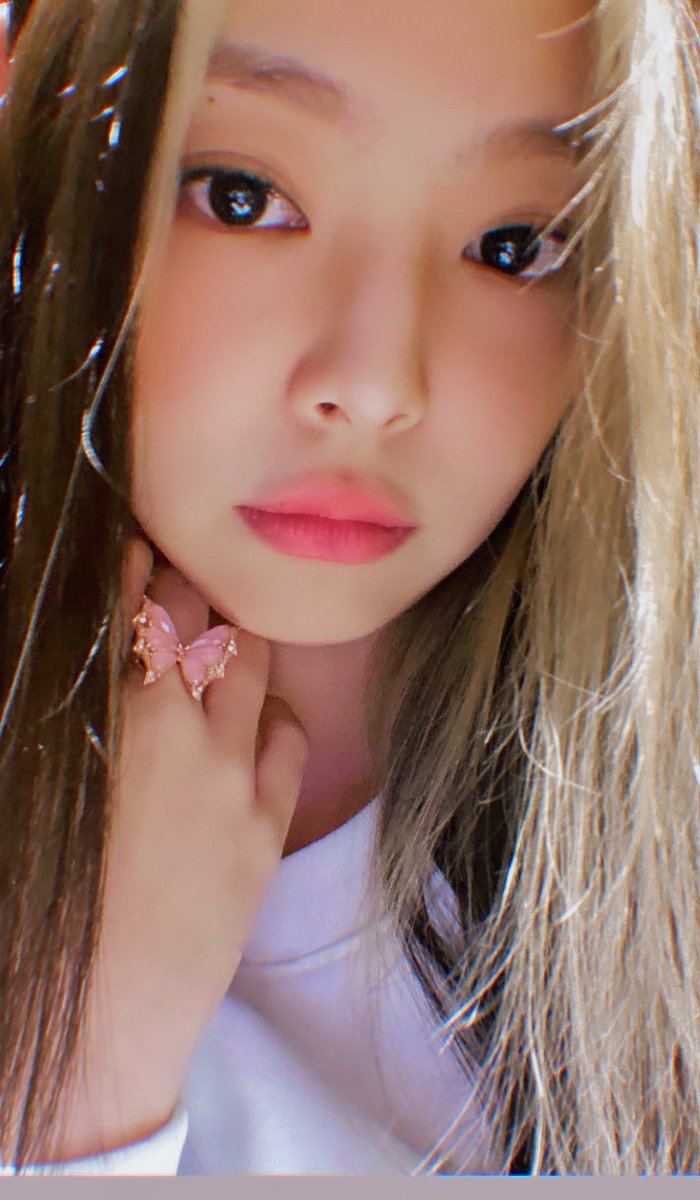 firejennie's tweet photo. god she is so pretty https://t.co/WHL8tXLoK0
