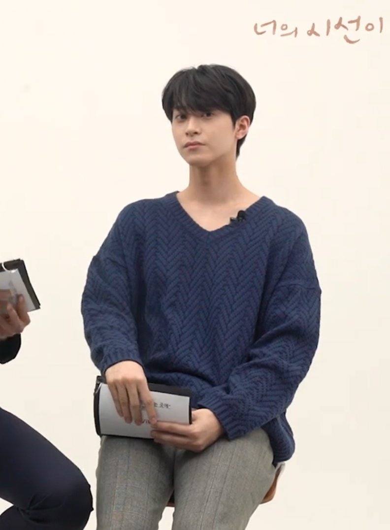 YAOPLUTO's tweet photo. HE'S TINY TINY 😭
#Gichan #WhereYourEyesLinger https://t.co/aKe039Eqcp