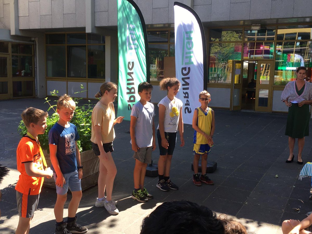 En ook nog de beëdiging van onze leerlingen tot Erfgoeddragers door <a href="/AmsterdamNL/">Gemeente Amsterdam</a> ism prachtige project ‘oorlog in mijn buurt’ van <a href="/ShirleyBrandeis/">Shirley 🕊️Brandeis</a>