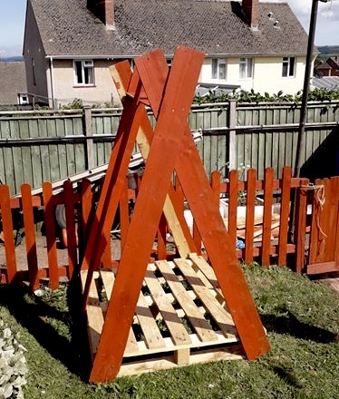 QEcrediton's tweet photo. The best ever tent for a two year old! This was built by a Year 8 student Ryan Seward for his sister. Fantastic work Ryan, thanks so much for sharing! πβΊοΈπβΊοΈπ
#gettingcreative #keepcalmandbuild #thiskidcan #qehastalent #getinvolved #qecrediton https://t.co/wkulyxxUFr